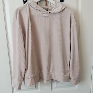 Cream Pullover Sweater with Round Neckline and Long Sleeves Medium